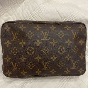 Louis Vuitton toilette 23 pouch